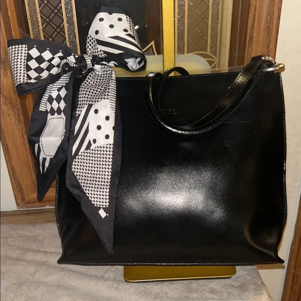 Furla Vintage Black Leather Bag - Picture 1 of 16